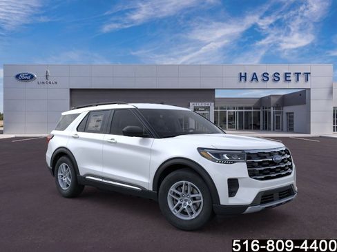 Used 2025 Ford Explorer Active AWD/4WD image 8