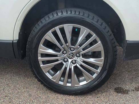 Used 2021 Toyota Venza XLE w/ Softex Package AWD/4WD image 13