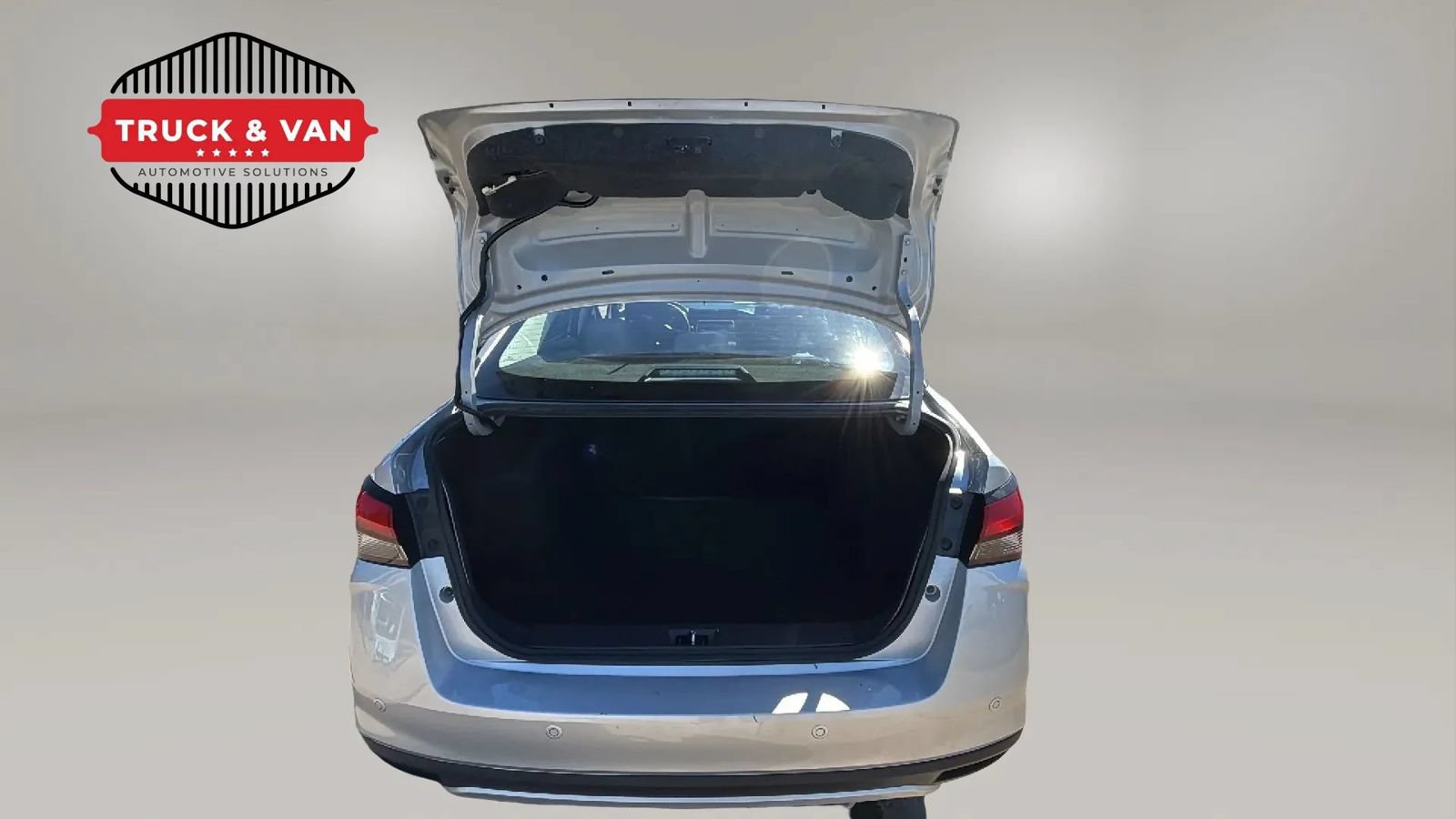 Used 2025 Nissan Versa S FWD image 34