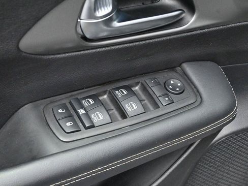 Used 2025 Chrysler Pacifica Select FWD image 40