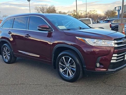 Used 2018 Toyota Highlander XLE w/ Carpet Mat Package (TMS) image 2