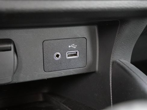 Used 2025 Nissan Versa SV FWD image 30