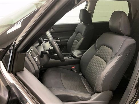 Used 2022 Nissan Pathfinder SV w/ SV Premium Package image 16