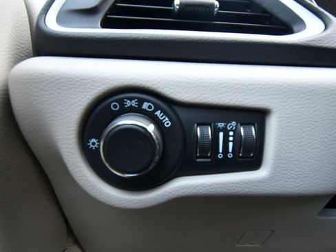 Used 2024 Chrysler Voyager LX FWD image 31