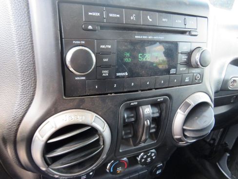 Used 2014 Jeep Wrangler Unlimited Sport w/ Quick Order Package 24S AWD/4WD image 14
