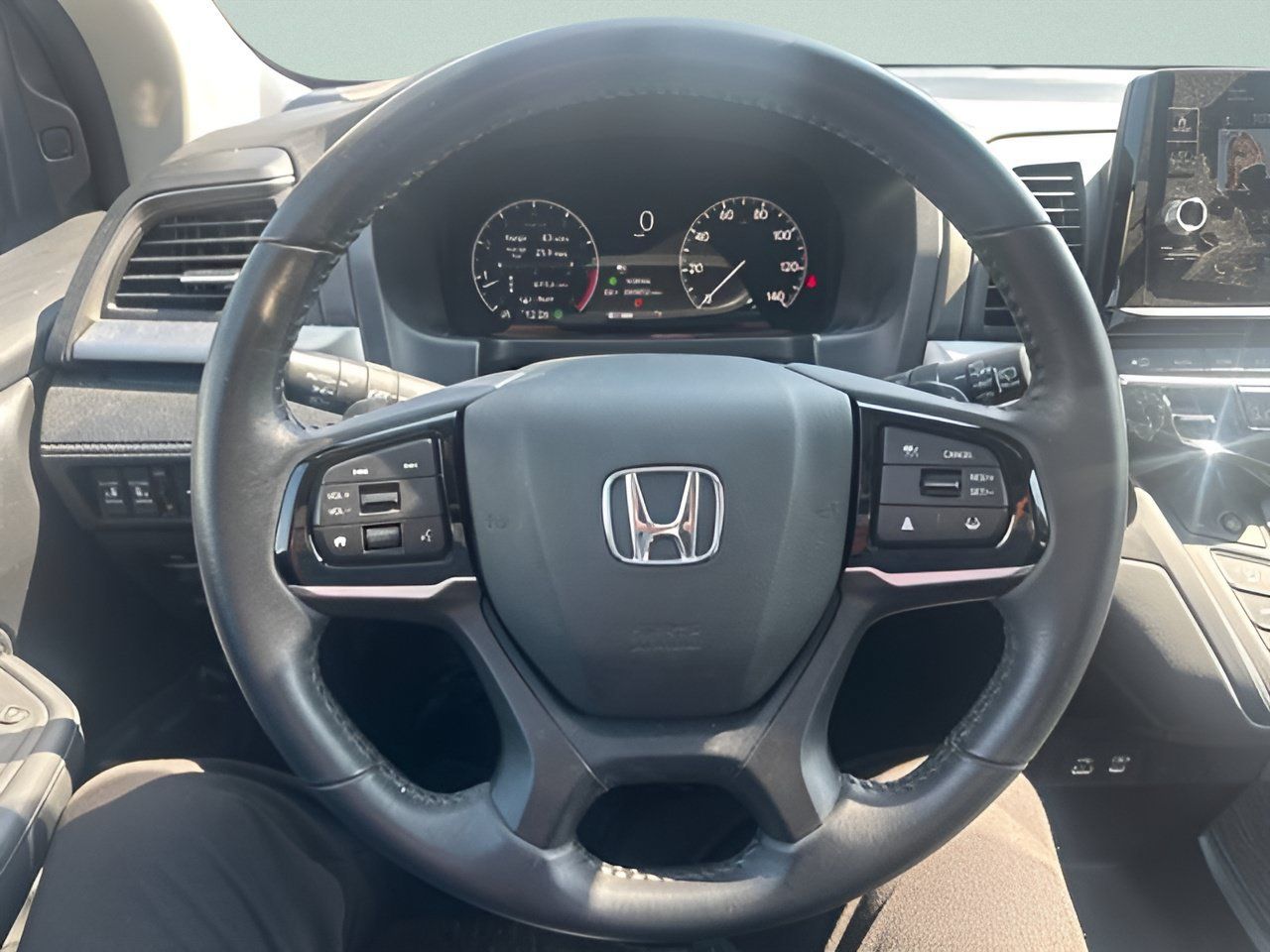 Used 2025 Honda Odyssey EX-L image 16