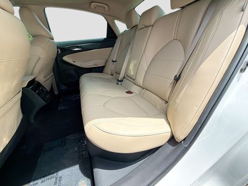 Used 2019 Toyota Avalon Limited FWD image 20