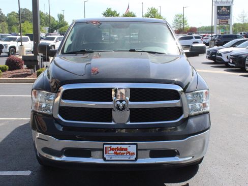 Used 2020 RAM 1500 Classic SLT w/ Luxury Group RWD image 3