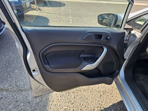 Used 2013 Ford Fiesta SE image 23