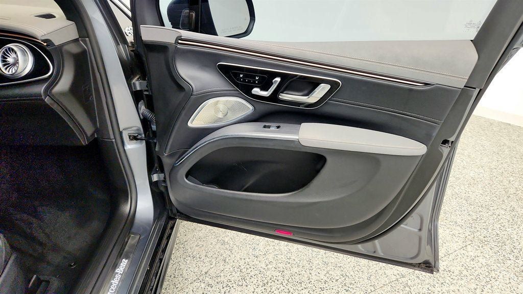 Used 2023 Mercedes-Benz EQS 580 4MATIC SUV image 25