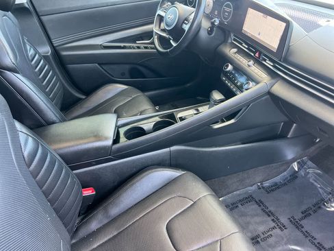 Used 2023 Hyundai Elantra Limited image 16
