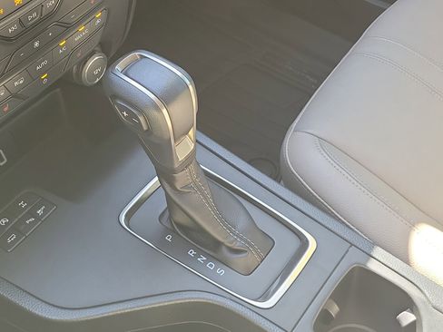 Used 2019 Ford Ranger Lariat w/ Equipment Group 501A Mid image 27