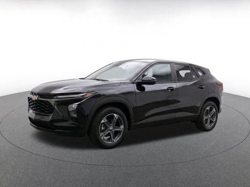 Used 2026 Chevrolet Blazer LT FWD image 3