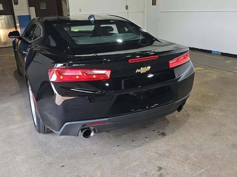 Used 2017 Chevrolet Camaro LT RWD image 3