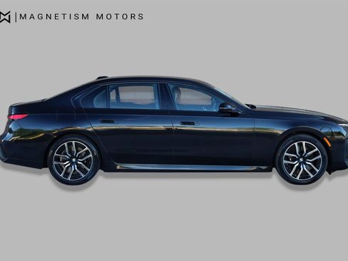 Used 2024 BMW 740i w/ Premium Package 2 image 3