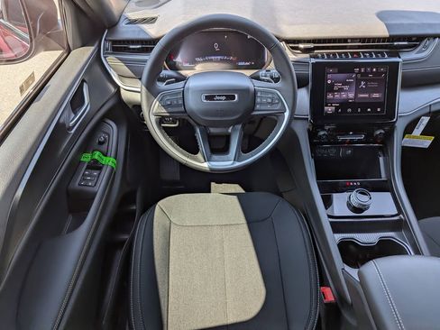 New 2025 Jeep Grand Cherokee 4WD image 14