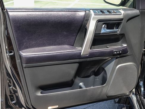 Used 2017 Toyota 4Runner Limited AWD/4WD image 26