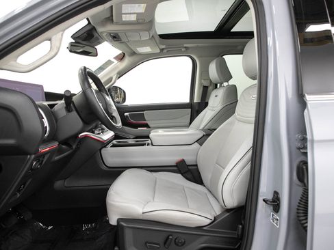 Used 2025 Ford Expedition Platinum w/ Platinum Ultimate Package AWD/4WD image 24