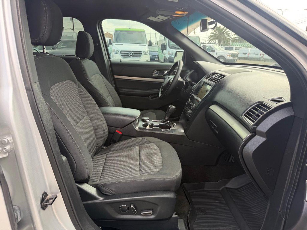 Used 2018 Ford Explorer XLT w/ Equipment Group 201A AWD/4WD image 20