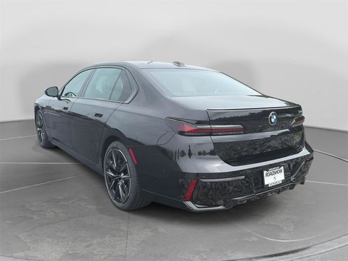 Used 2023 BMW 740i RWD image 3