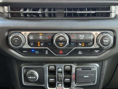 Used 2024 Jeep Wrangler Unlimited AWD/4WD image 20