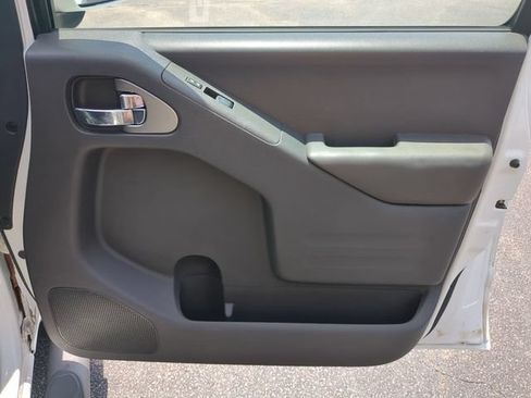 Used 2018 Nissan Frontier PRO-4X AWD/4WD image 32