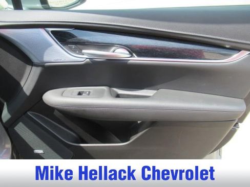 Used 2025 Cadillac XT5 Premium Luxury FWD image 11