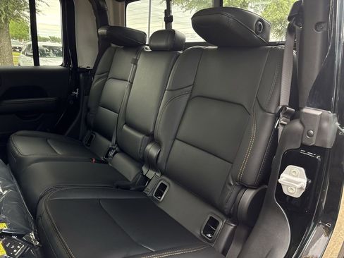 New 2026 Jeep Gladiator Sport AWD/4WD image 23