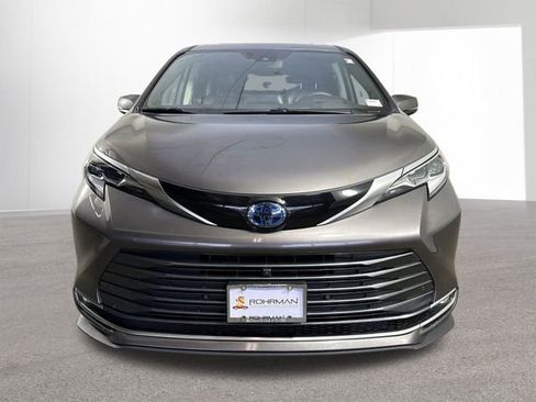 Used 2023 Toyota Sienna Platinum image 27