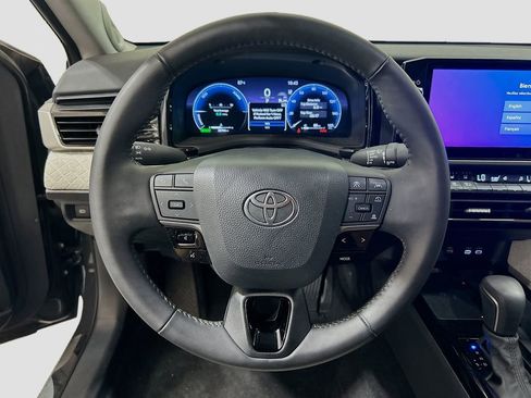 Used 2025 Toyota Camry XLE w/ Premium Package FWD image 9