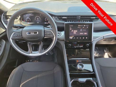 Used 2023 Jeep Grand Cherokee L Laredo RWD image 4