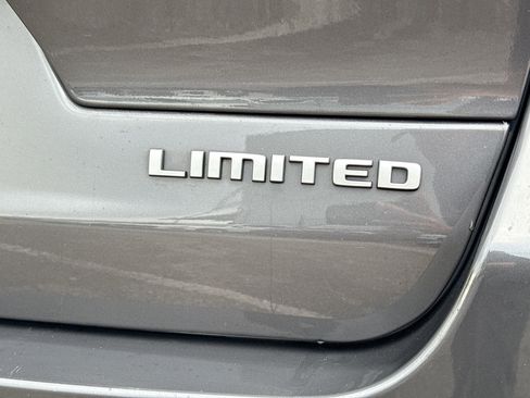 Used 2024 Jeep Grand Cherokee L Limited w/ Luxury Tech Group II image 11