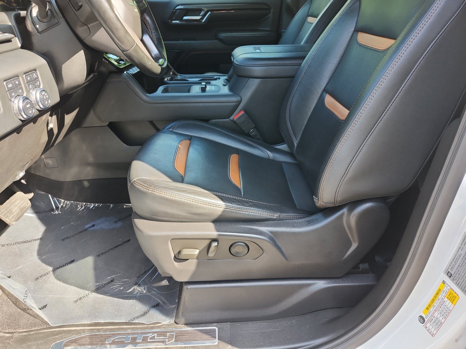 Used 2024 GMC Sierra 3500 AT4 w/ AT4 Premium Plus Package AWD/4WD image 9