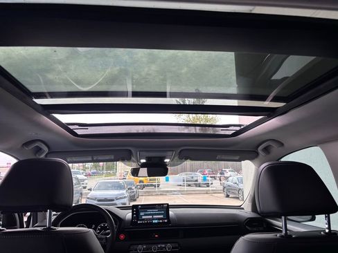 Used 2025 Honda Pilot Touring image 18