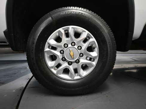 Used 2025 Chevrolet Silverado 2500 LT AWD/4WD image 17