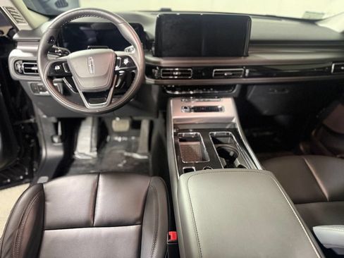 Used 2025 Lincoln Aviator AWD w/ Jet Appearance Package image 11