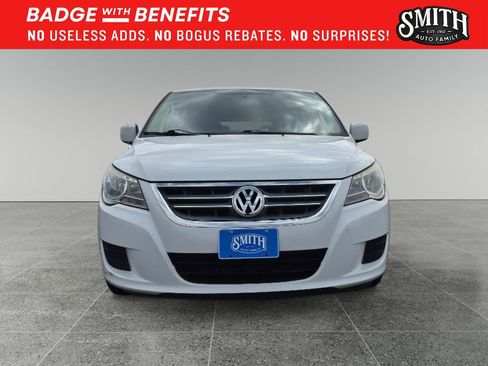 Used 2013 Volkswagen Routan SE FWD image 9