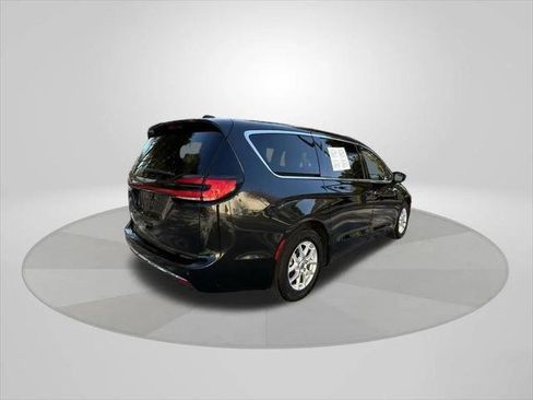 Certified 2023 Chrysler Pacifica Touring-L FWD image 7