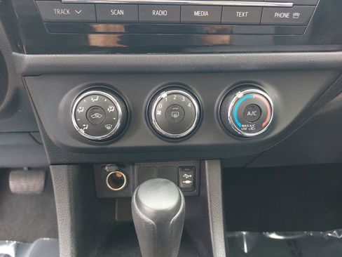 Used 2014 Toyota Corolla L FWD image 21