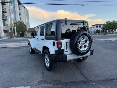 Used 2015 Jeep Wrangler Unlimited Sahara w/ Connectivity Group AWD/4WD image 7