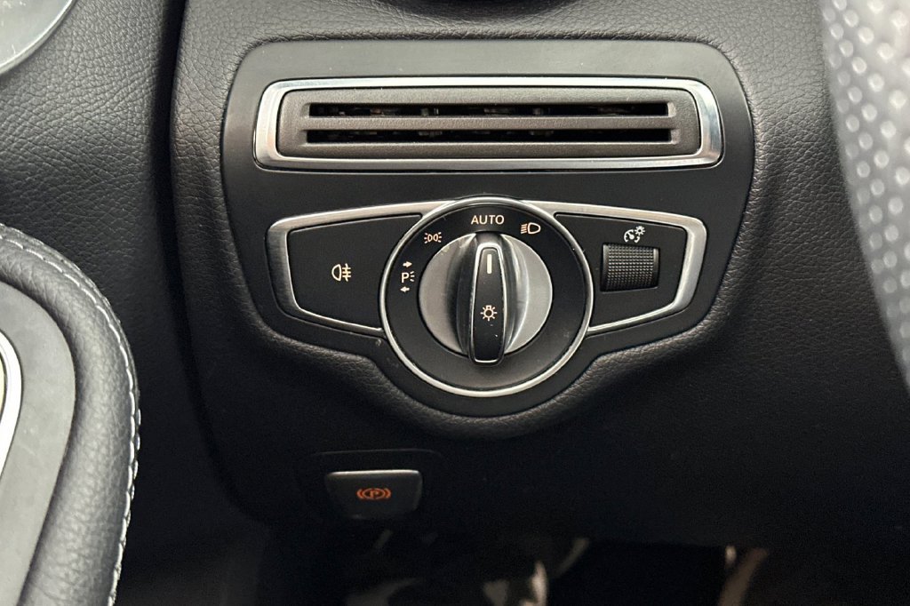 Certified 2018 Mercedes-Benz C 300 Sedan image 33