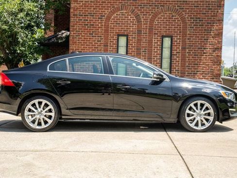 Used 2017 Volvo S60 T5 Inscription Platinum w/ Climate Package FWD image 4
