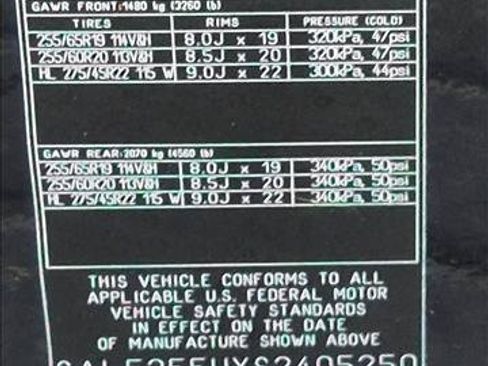 Used 2025 Land Rover Defender 130 X-Dynamic SE AWD/4WD image 23