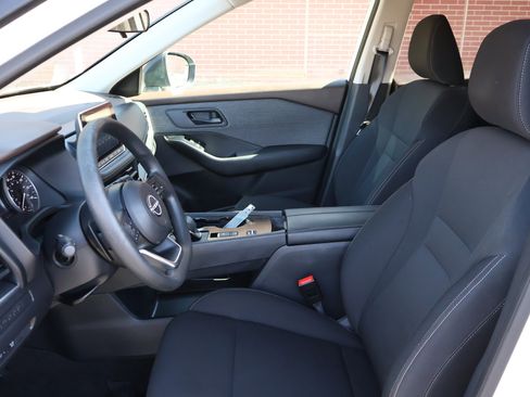 Used 2023 Nissan Rogue S image 8