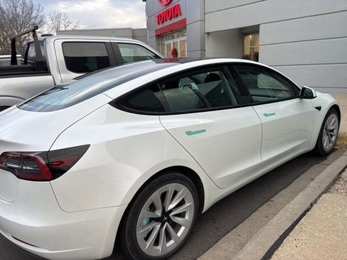 Used 2023 Tesla Model 3 Standard Range image 3