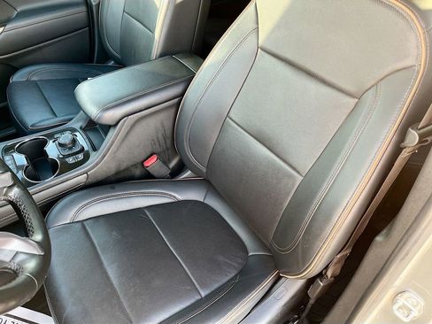 Used 2023 GMC Acadia AT4 w/ Technology Package AWD/4WD image 22
