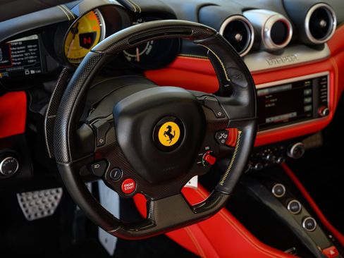Used 2017 Ferrari California T image 36