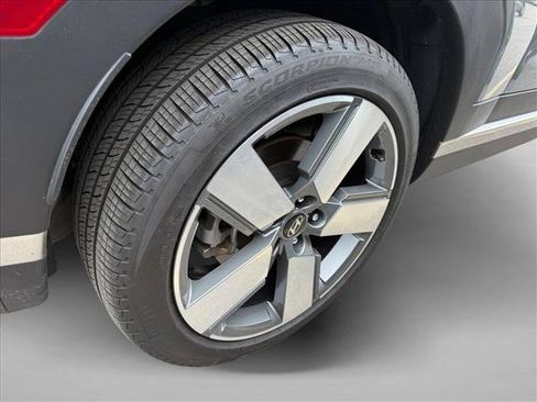 Used 2025 Hyundai Santa Fe Limited FWD image 11