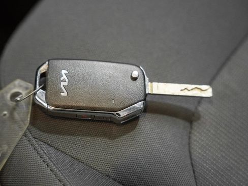 Used 2024 Kia Niro LX FWD image 31