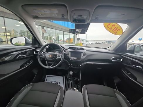 Used 2023 Chevrolet TrailBlazer LT FWD image 18